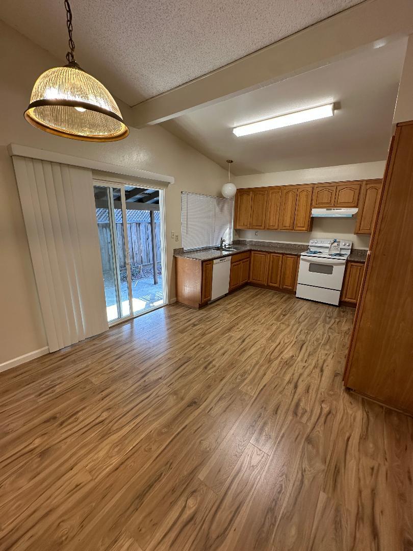 Detail Gallery Image 3 of 11 For 203 Pemba Ct, San Jose,  CA 95119 - 3 Beds | 2 Baths