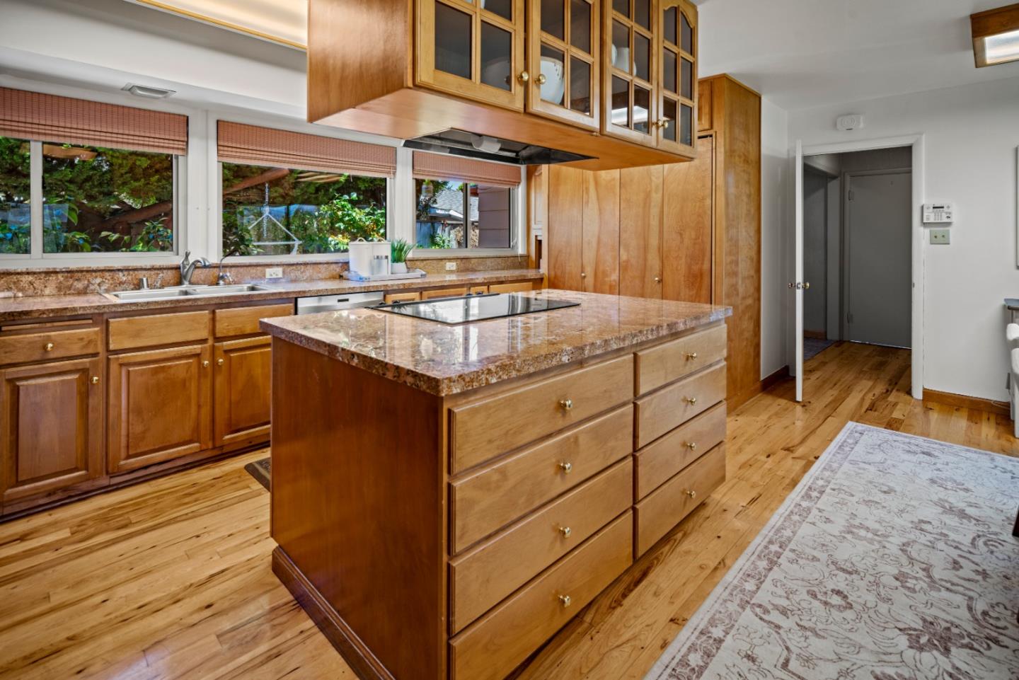 Detail Gallery Image 10 of 43 For 30 Santa Ana Dr, Salinas,  CA 93901 - 4 Beds | 3 Baths