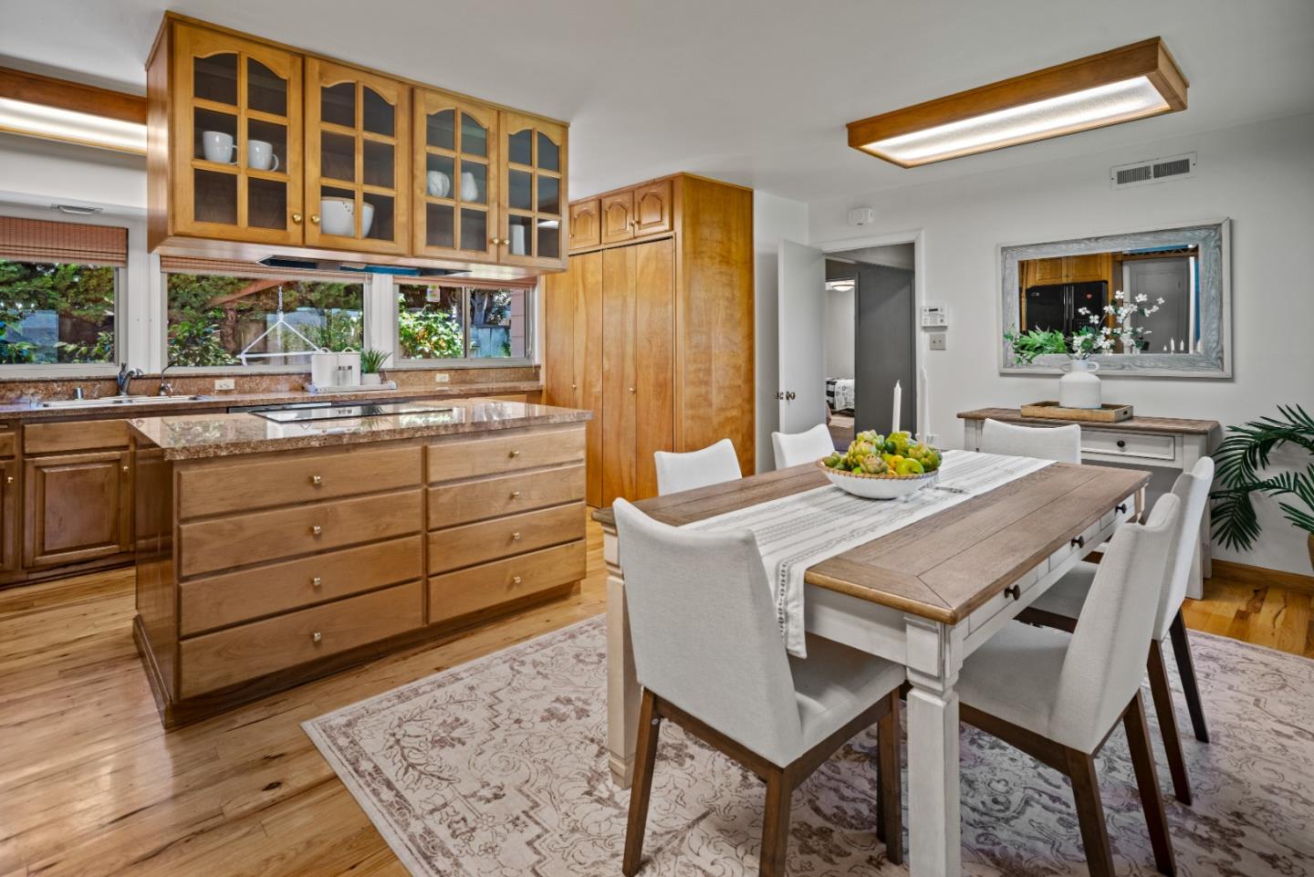 Detail Gallery Image 11 of 43 For 30 Santa Ana Dr, Salinas,  CA 93901 - 4 Beds | 3 Baths