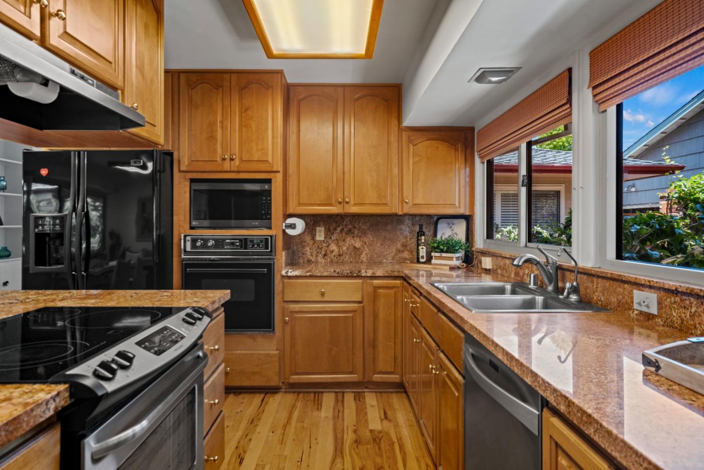Detail Gallery Image 16 of 43 For 30 Santa Ana Dr, Salinas,  CA 93901 - 4 Beds | 3 Baths