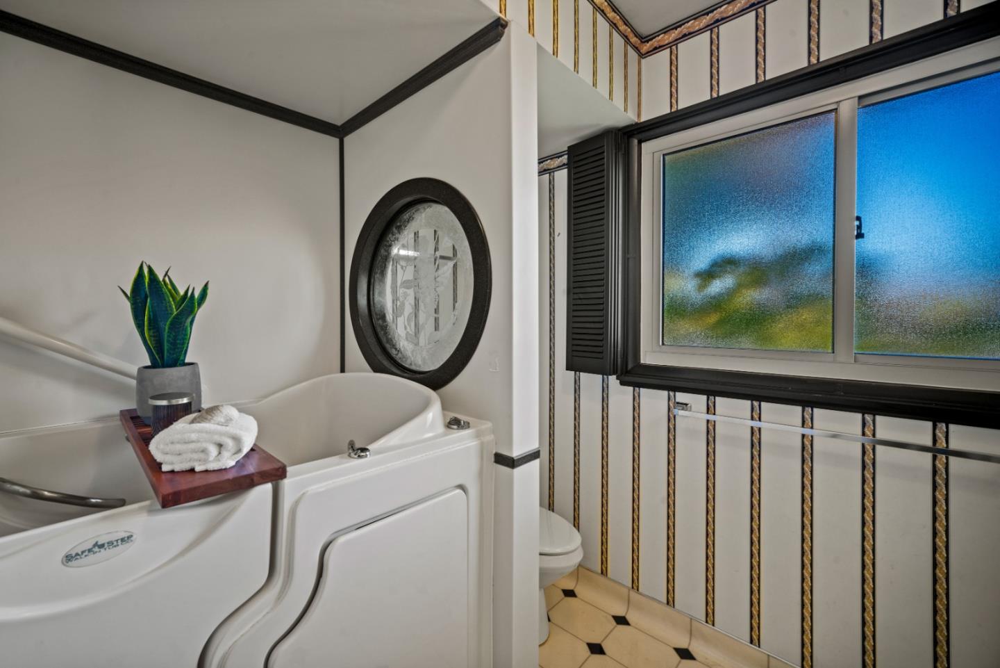 Detail Gallery Image 29 of 43 For 30 Santa Ana Dr, Salinas,  CA 93901 - 4 Beds | 3 Baths