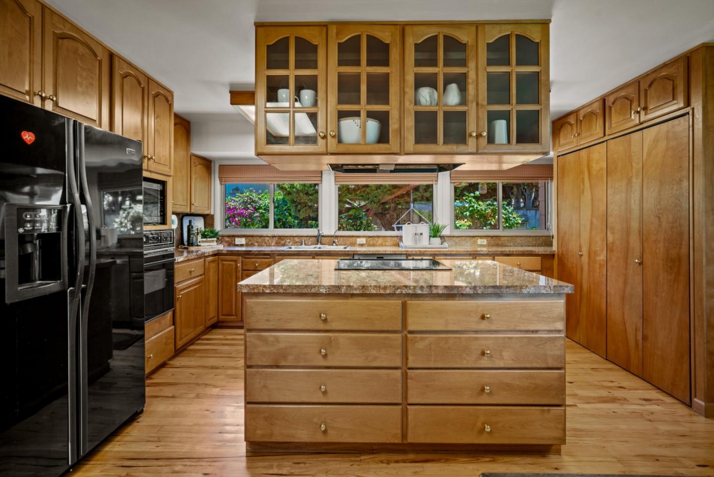 Detail Gallery Image 9 of 43 For 30 Santa Ana Dr, Salinas,  CA 93901 - 4 Beds | 3 Baths