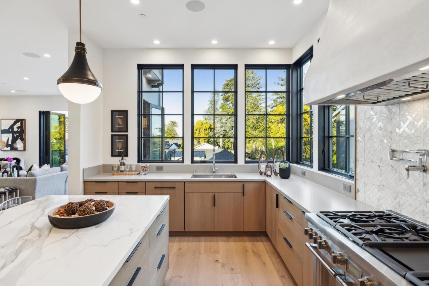 Detail Gallery Image 18 of 65 For 128 Elm Ave, Burlingame,  CA 94010 - 6 Beds | 7/1 Baths