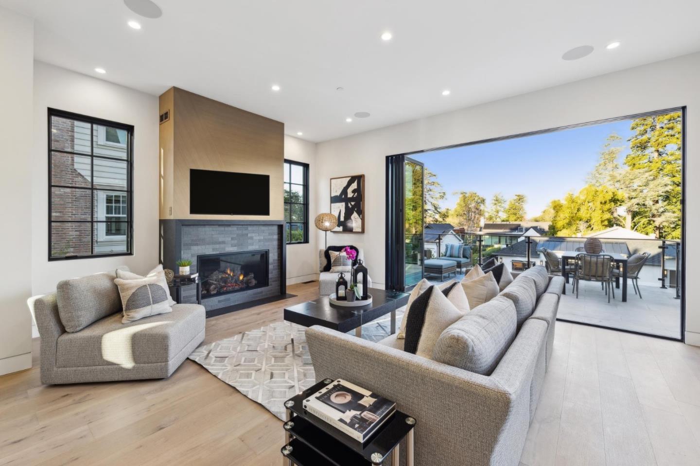 Detail Gallery Image 25 of 65 For 128 Elm Ave, Burlingame,  CA 94010 - 6 Beds | 7/1 Baths