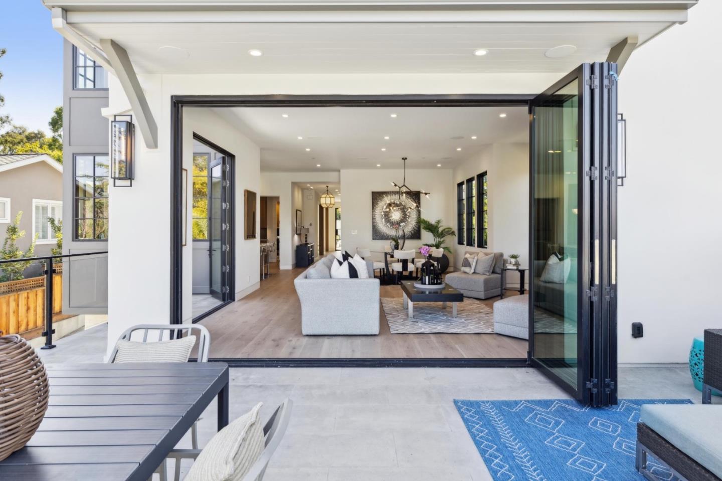Detail Gallery Image 31 of 65 For 128 Elm Ave, Burlingame,  CA 94010 - 6 Beds | 7/1 Baths