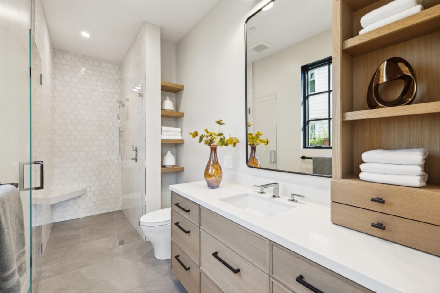 Detail Gallery Image 38 of 65 For 128 Elm Ave, Burlingame,  CA 94010 - 6 Beds | 7/1 Baths