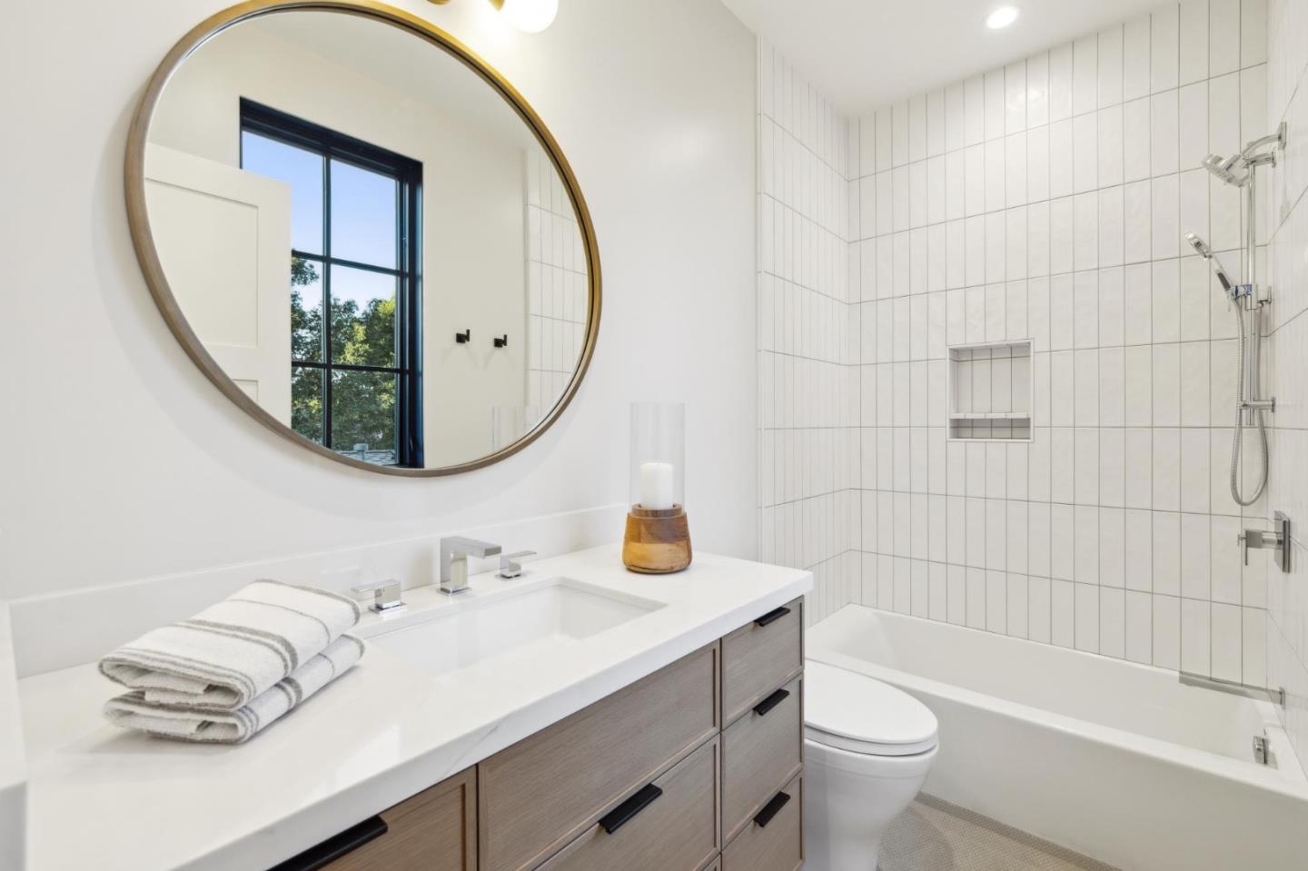 Detail Gallery Image 52 of 65 For 128 Elm Ave, Burlingame,  CA 94010 - 6 Beds | 7/1 Baths