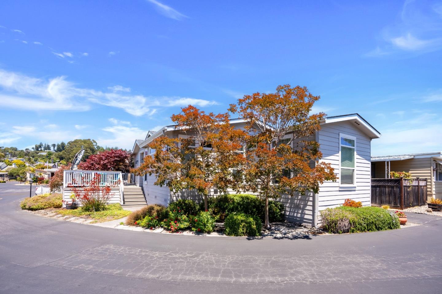 Detail Gallery Image 2 of 23 For 6 Primrose #6,  Aptos,  CA 95003 - 2 Beds | 2 Baths