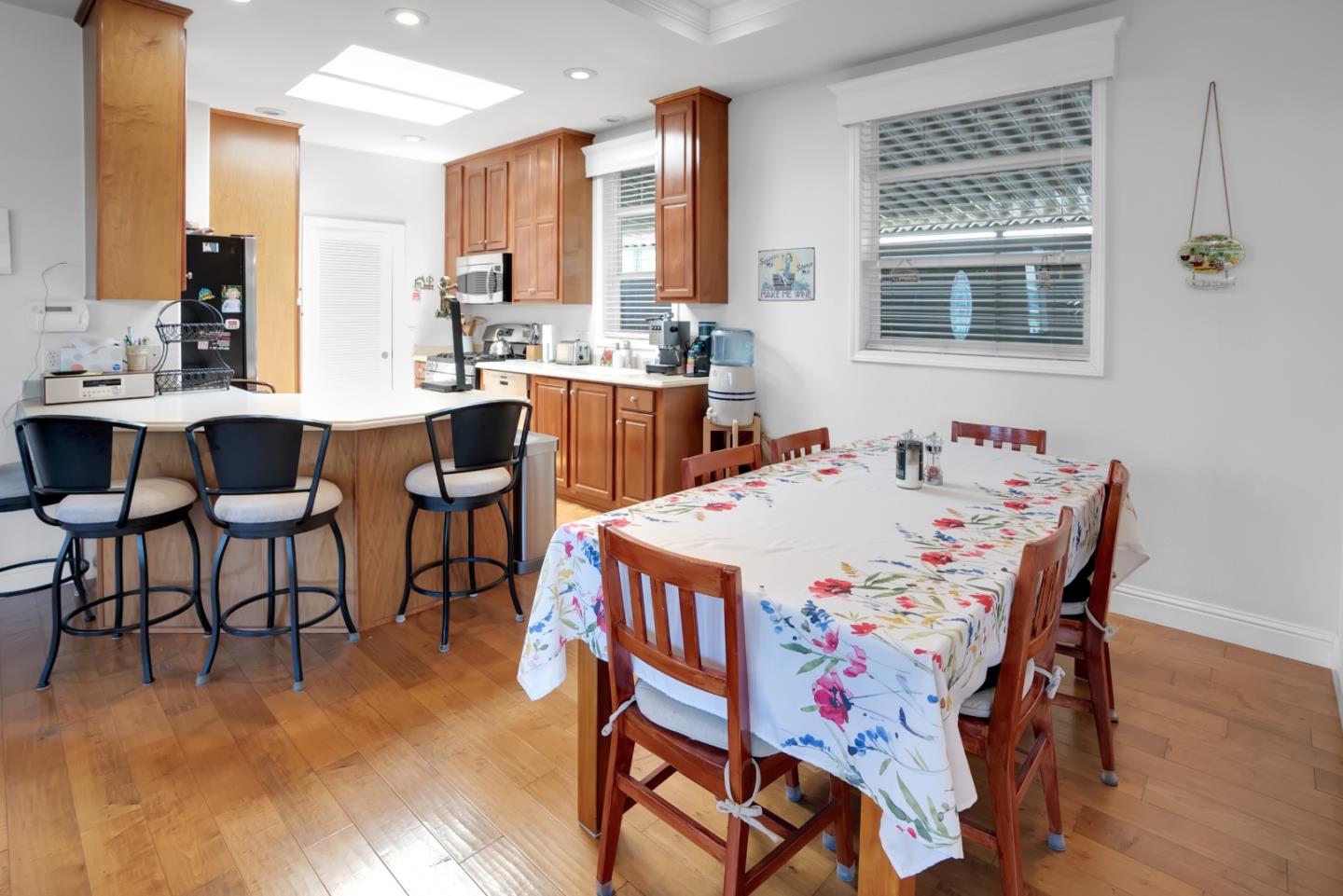 Detail Gallery Image 8 of 23 For 6 Primrose #6,  Aptos,  CA 95003 - 2 Beds | 2 Baths