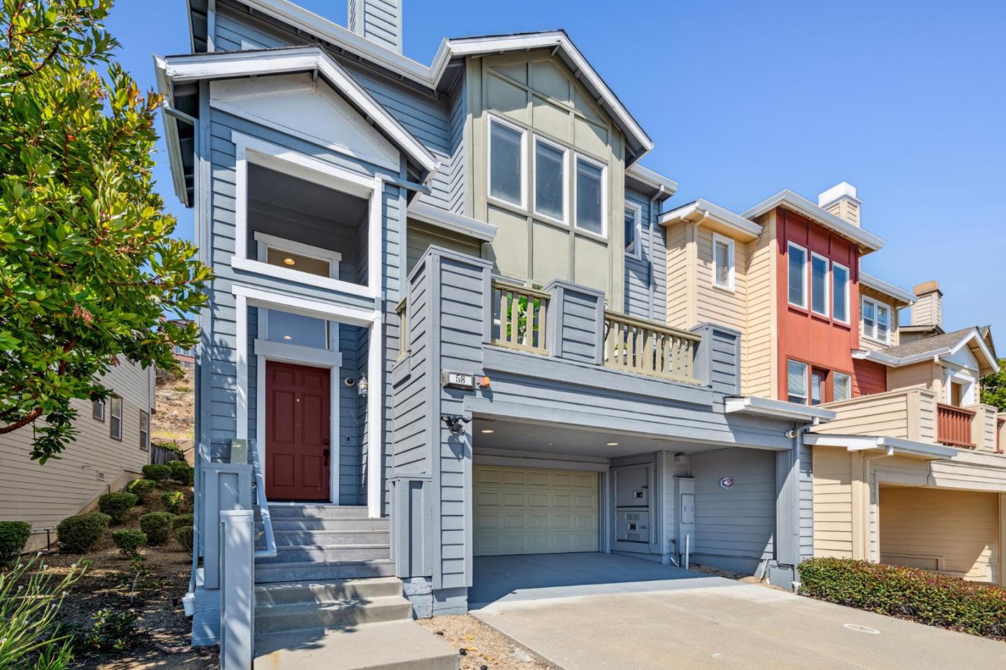 Detail Gallery Image 10 of 69 For 58 Pointe View Pl, South San Francisco,  CA 94080 - 4 Beds | 2/1 Baths