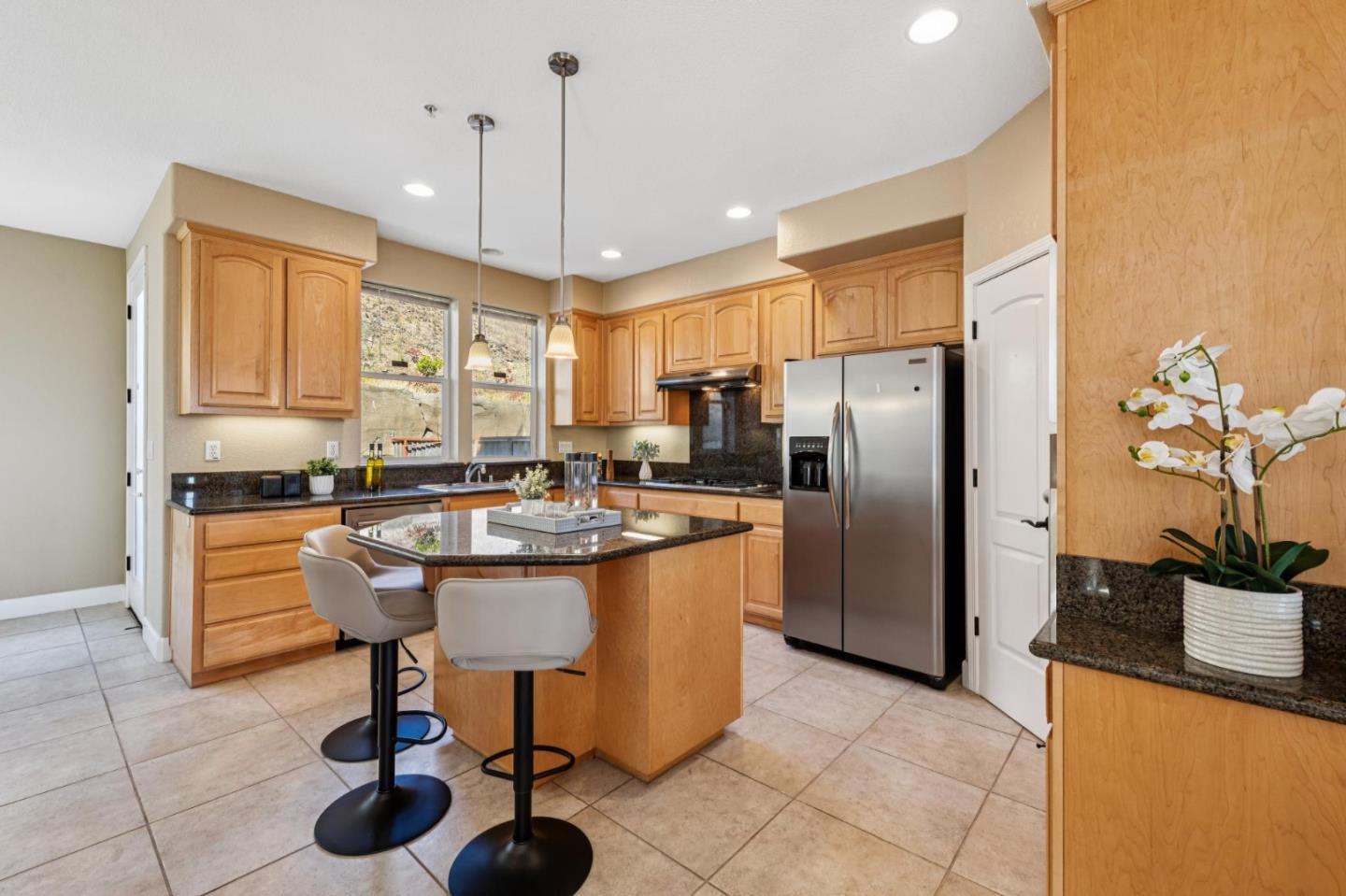 Detail Gallery Image 25 of 69 For 58 Pointe View Pl, South San Francisco,  CA 94080 - 4 Beds | 2/1 Baths
