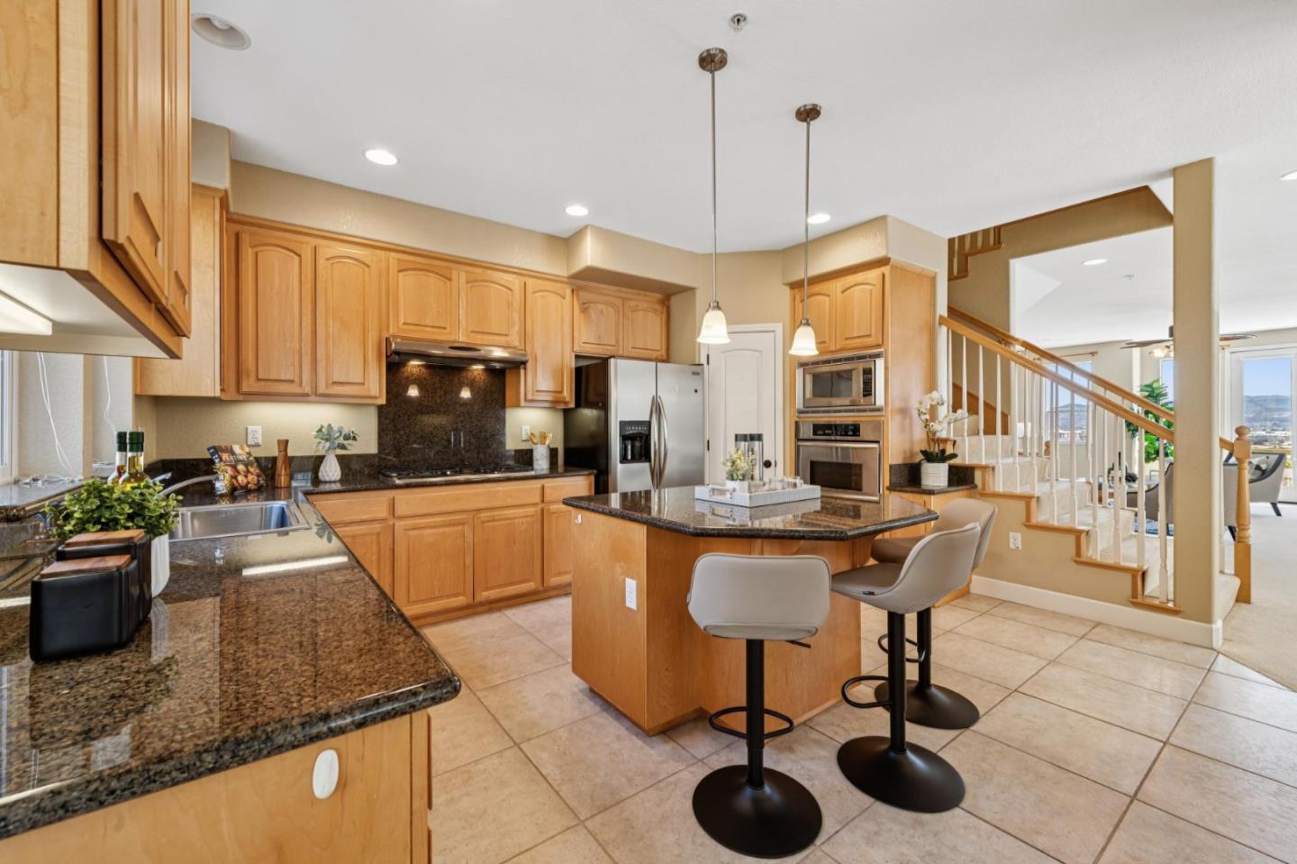 Detail Gallery Image 26 of 69 For 58 Pointe View Pl, South San Francisco,  CA 94080 - 4 Beds | 2/1 Baths