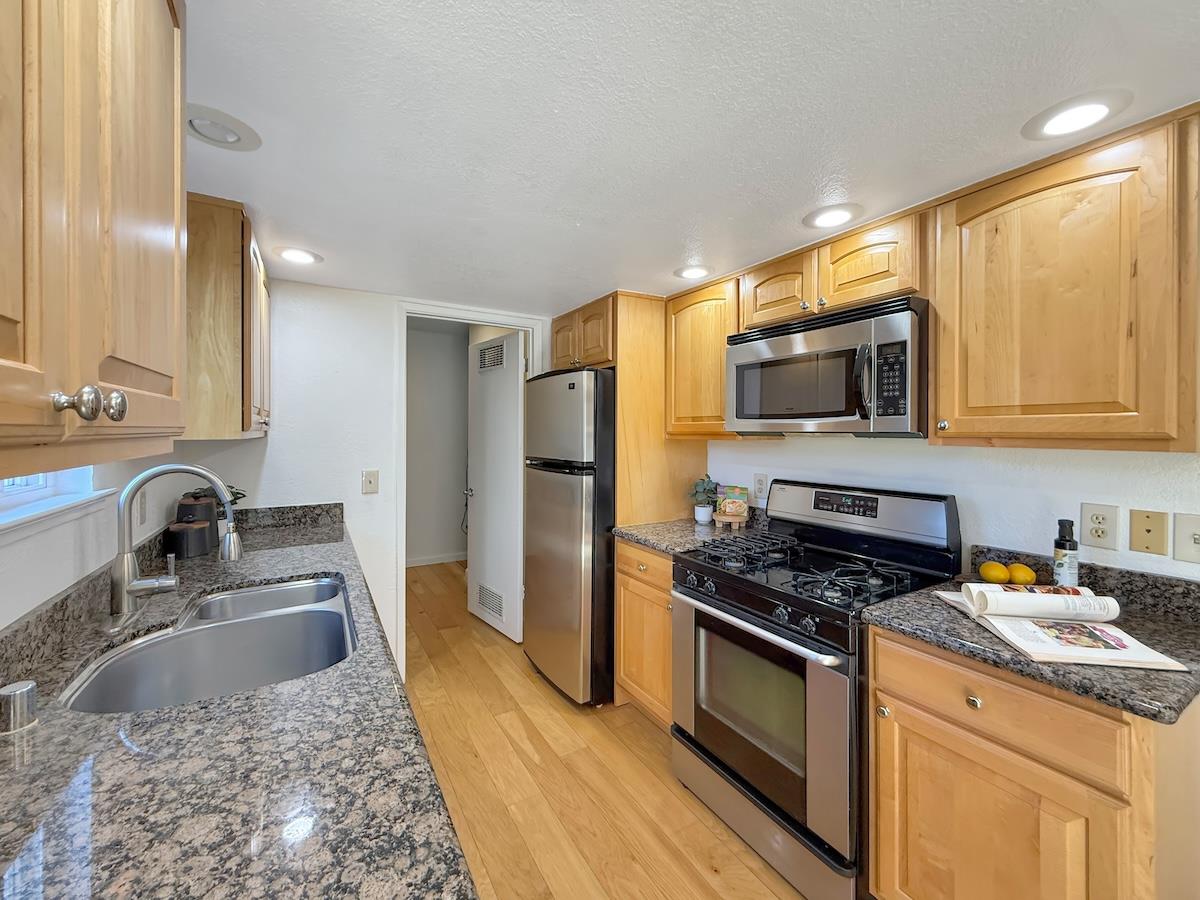Detail Gallery Image 13 of 36 For 1477 De Rose Way #236,  San Jose,  CA 95126 - 2 Beds | 1 Baths