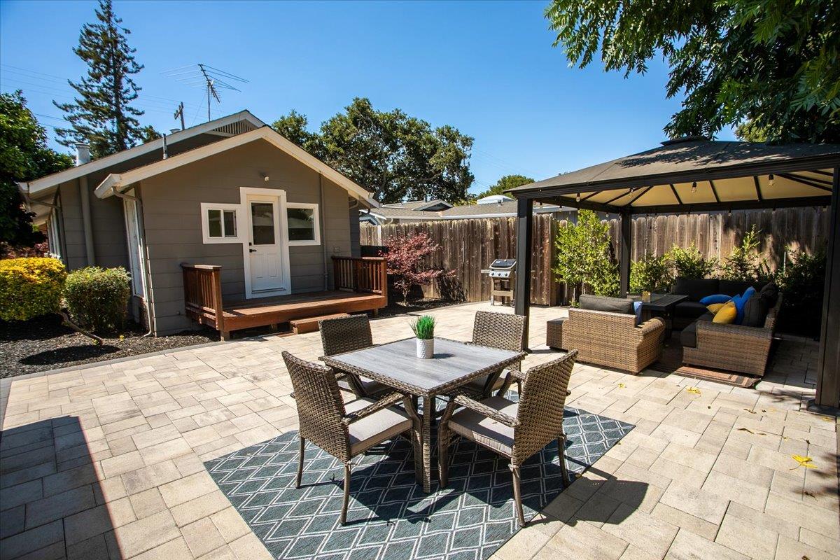 Detail Gallery Image 11 of 29 For 524 8th Ave, Menlo Park,  CA 94025 - 3 Beds | 2 Baths