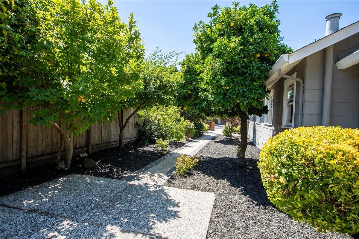 Detail Gallery Image 15 of 29 For 524 8th Ave, Menlo Park,  CA 94025 - 3 Beds | 2 Baths