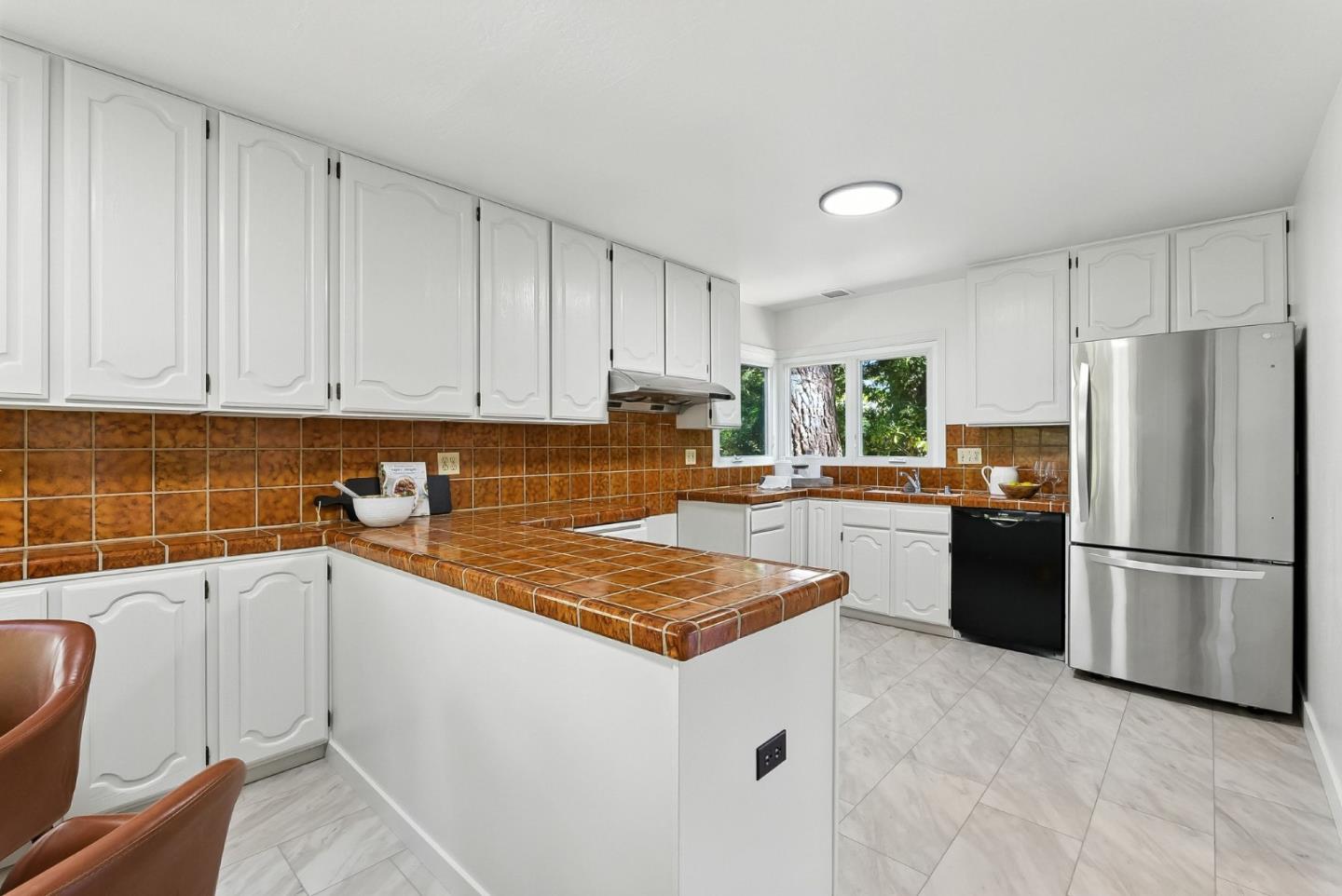 Detail Gallery Image 13 of 46 For 409 Seville Way, San Mateo,  CA 94402 - 3 Beds | 3 Baths