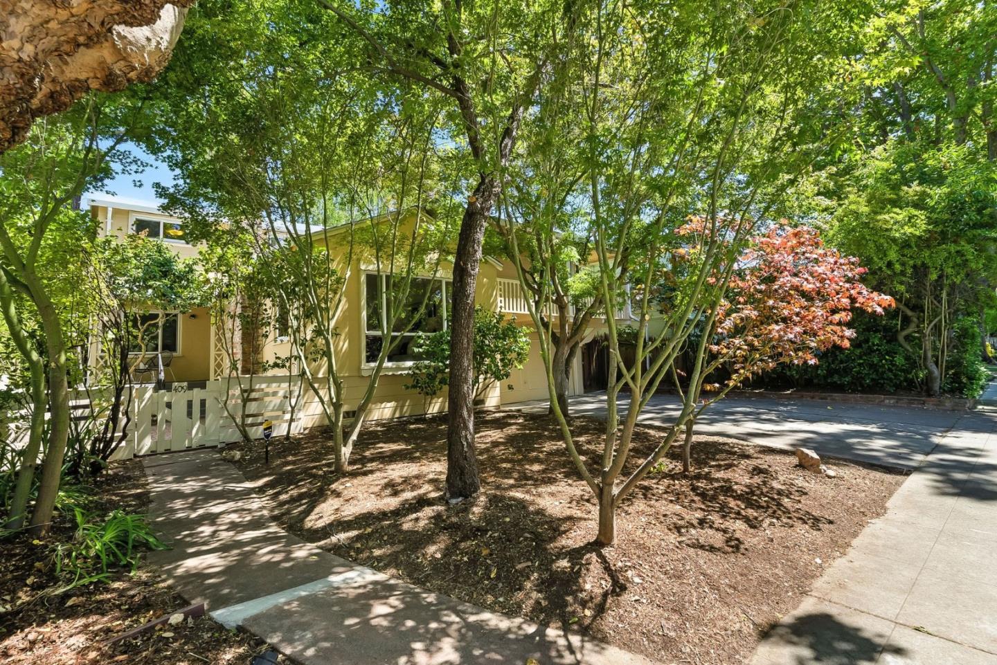 Detail Gallery Image 2 of 46 For 409 Seville Way, San Mateo,  CA 94402 - 3 Beds | 3 Baths