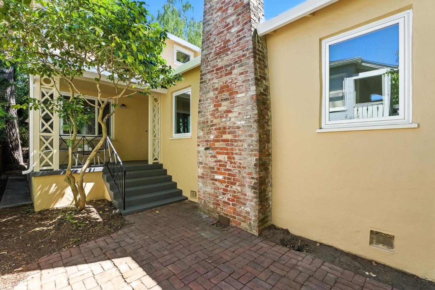 Detail Gallery Image 3 of 46 For 409 Seville Way, San Mateo,  CA 94402 - 3 Beds | 3 Baths