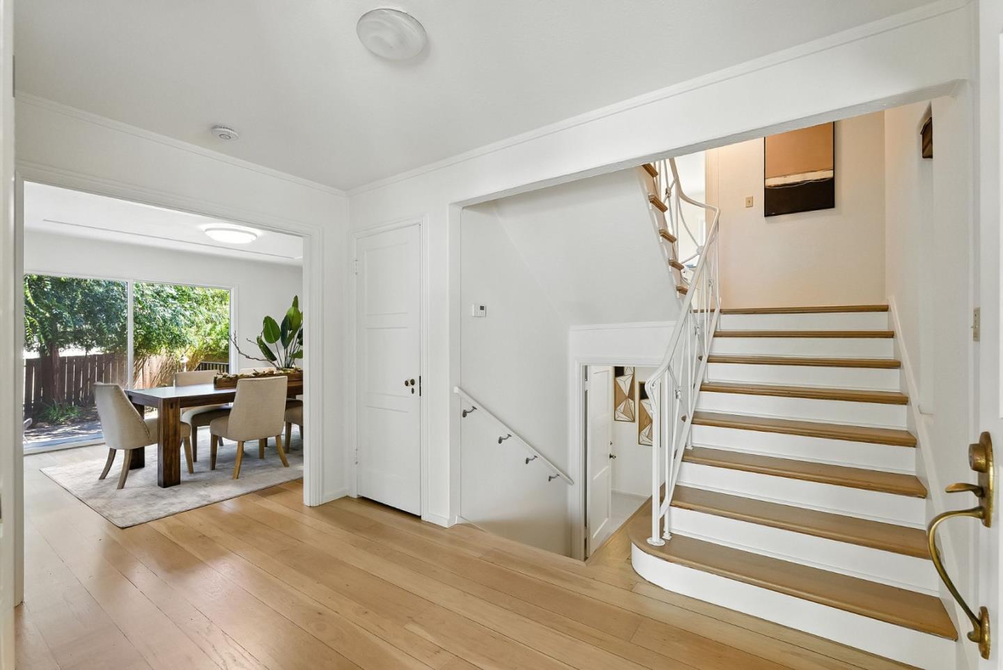 Detail Gallery Image 5 of 46 For 409 Seville Way, San Mateo,  CA 94402 - 3 Beds | 3 Baths