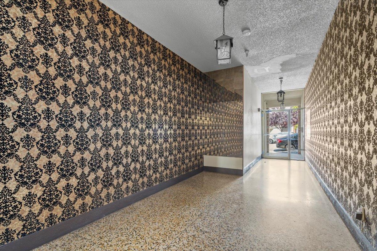 Detail Gallery Image 2 of 17 For 725 18th Ave, San Francisco,  CA 94121 - – Beds | – Baths