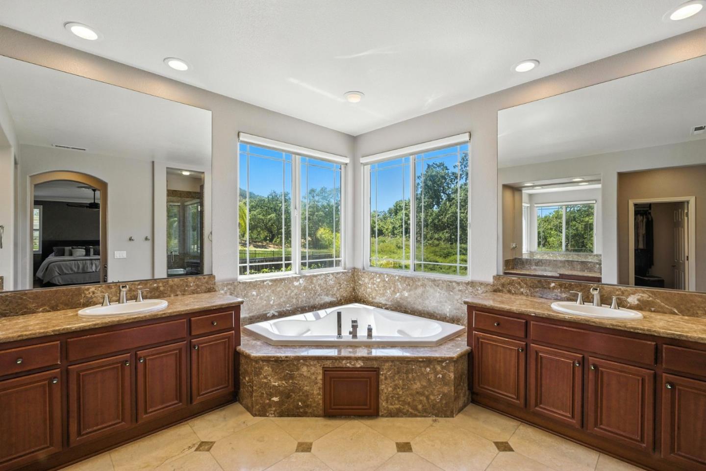 Detail Gallery Image 34 of 75 For 1961 Killarney Ct, Gilroy,  CA 95020 - 5 Beds | 4/1 Baths
