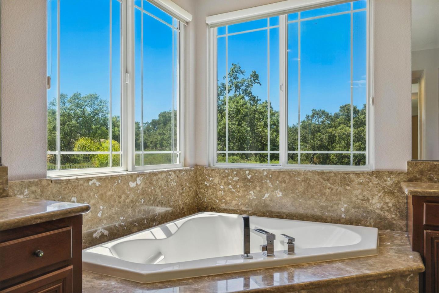 Detail Gallery Image 37 of 75 For 1961 Killarney Ct, Gilroy,  CA 95020 - 5 Beds | 4/1 Baths