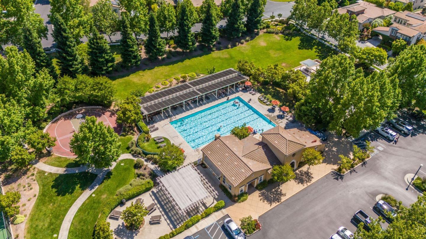 Detail Gallery Image 68 of 75 For 1961 Killarney Ct, Gilroy,  CA 95020 - 5 Beds | 4/1 Baths