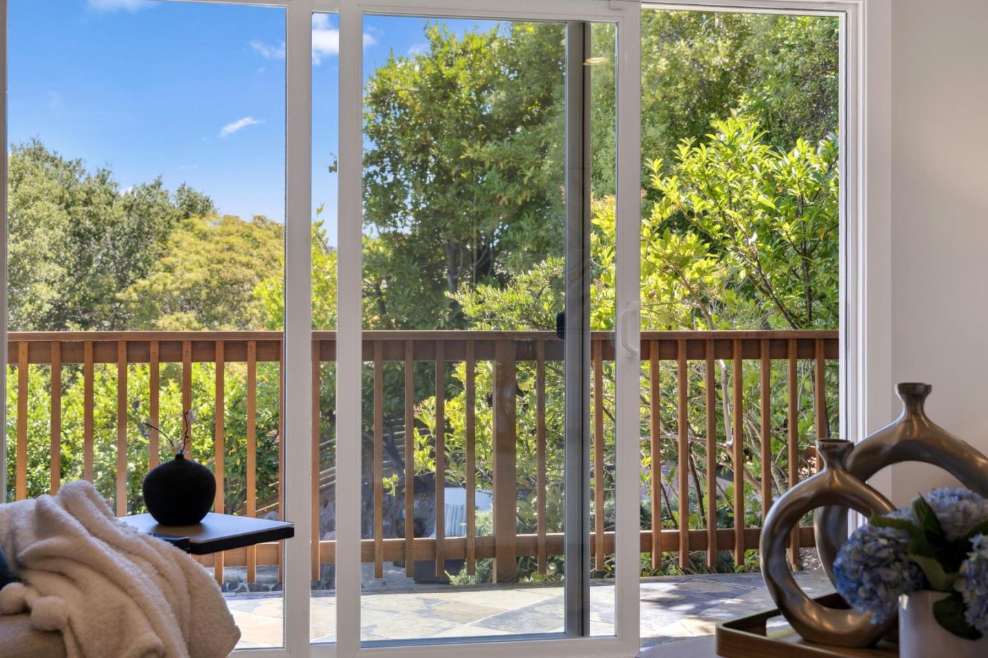 Detail Gallery Image 16 of 69 For 1647 Overland Dr, San Mateo,  CA 94403 - 4 Beds | 2/1 Baths
