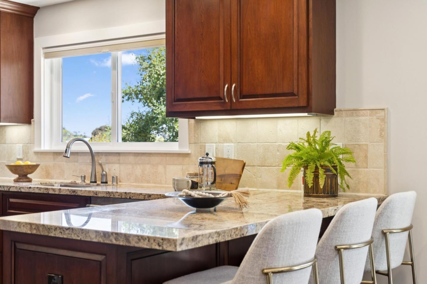 Detail Gallery Image 21 of 69 For 1647 Overland Dr, San Mateo,  CA 94403 - 4 Beds | 2/1 Baths