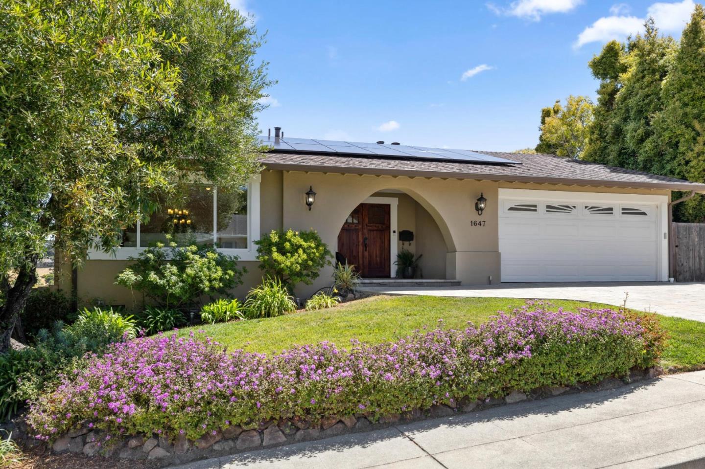 Detail Gallery Image 3 of 69 For 1647 Overland Dr, San Mateo,  CA 94403 - 4 Beds | 2/1 Baths