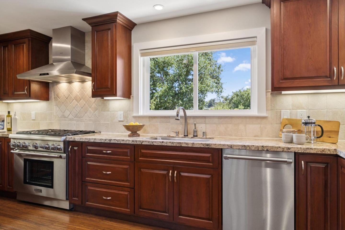 Detail Gallery Image 31 of 69 For 1647 Overland Dr, San Mateo,  CA 94403 - 4 Beds | 2/1 Baths