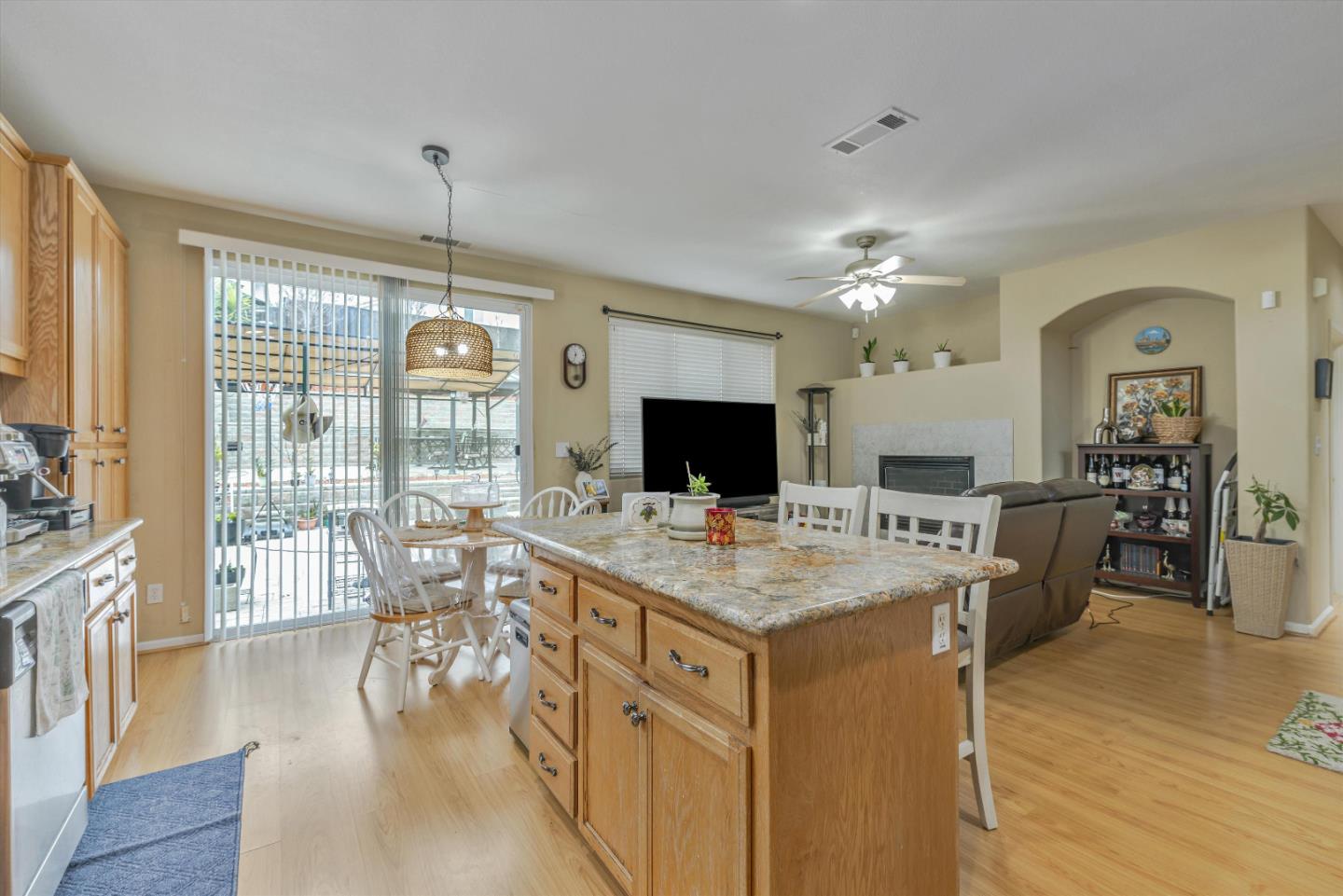 Detail Gallery Image 10 of 35 For 4064 Montgomery Hill Dr, Antioch,  CA 94531 - 4 Beds | 3 Baths