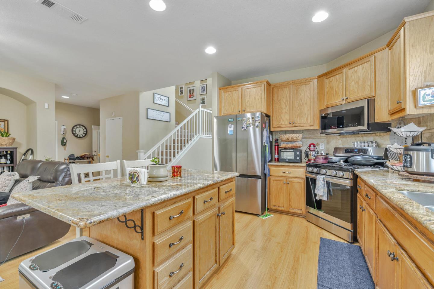 Detail Gallery Image 9 of 35 For 4064 Montgomery Hill Dr, Antioch,  CA 94531 - 4 Beds | 3 Baths