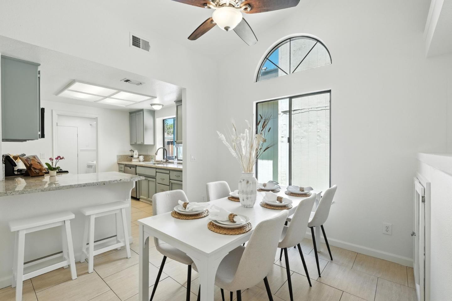 Detail Gallery Image 12 of 29 For 9345 Ivydale Cir, Elk Grove,  CA 95758 - 2 Beds | 2 Baths