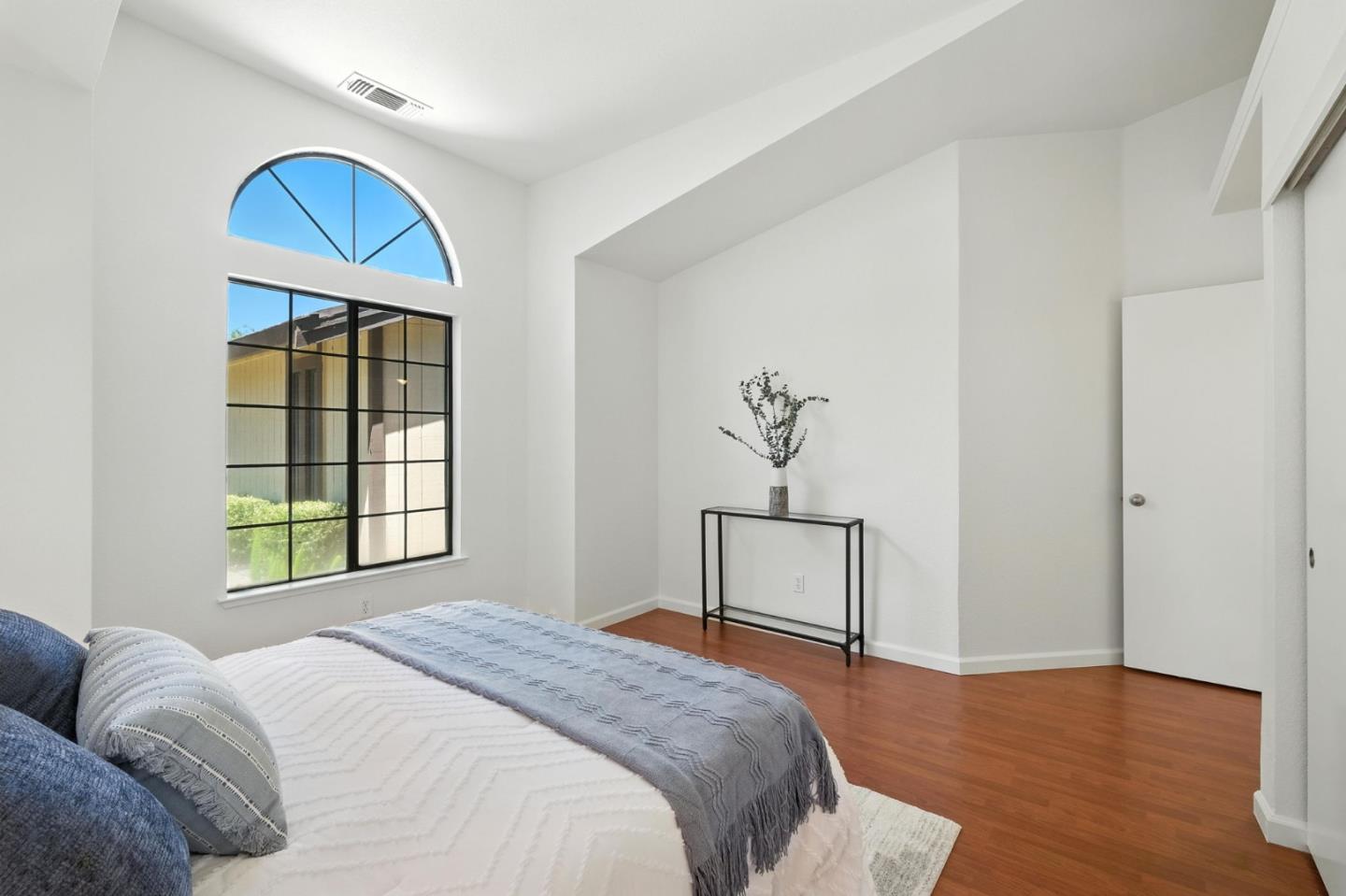 Detail Gallery Image 16 of 29 For 9345 Ivydale Cir, Elk Grove,  CA 95758 - 2 Beds | 2 Baths