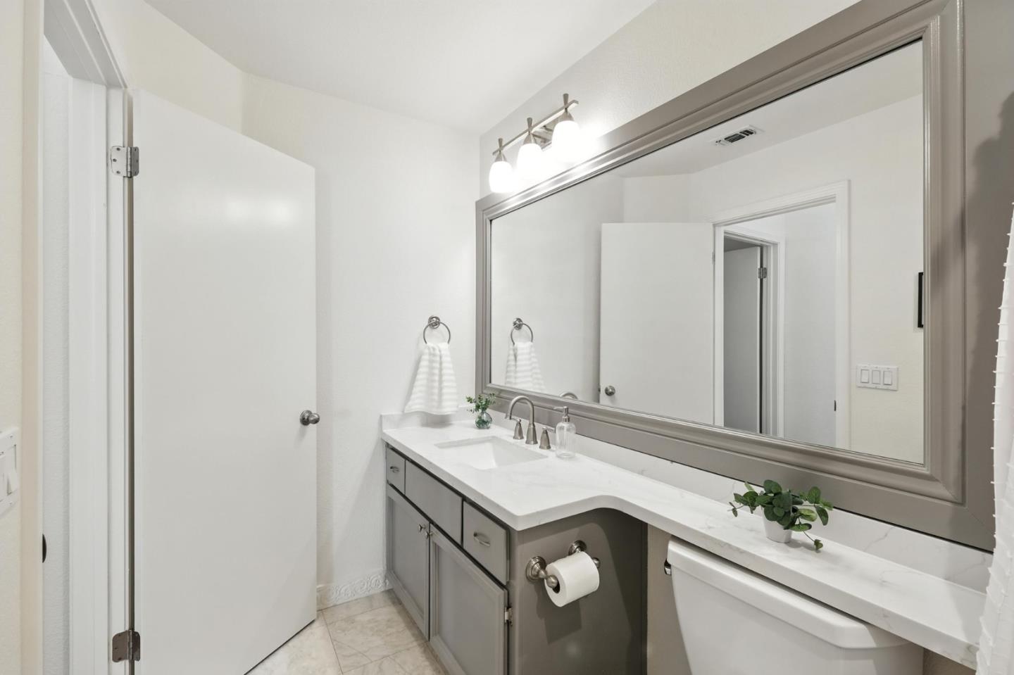 Detail Gallery Image 18 of 29 For 9345 Ivydale Cir, Elk Grove,  CA 95758 - 2 Beds | 2 Baths