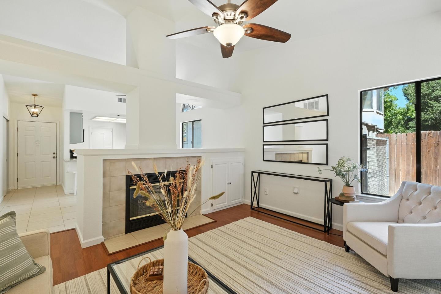 Detail Gallery Image 2 of 29 For 9345 Ivydale Cir, Elk Grove,  CA 95758 - 2 Beds | 2 Baths