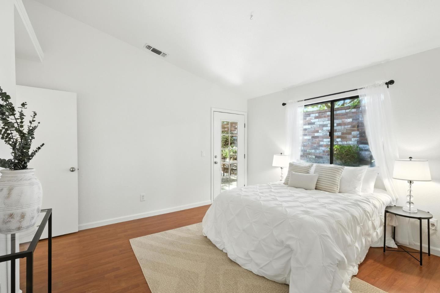 Detail Gallery Image 20 of 29 For 9345 Ivydale Cir, Elk Grove,  CA 95758 - 2 Beds | 2 Baths