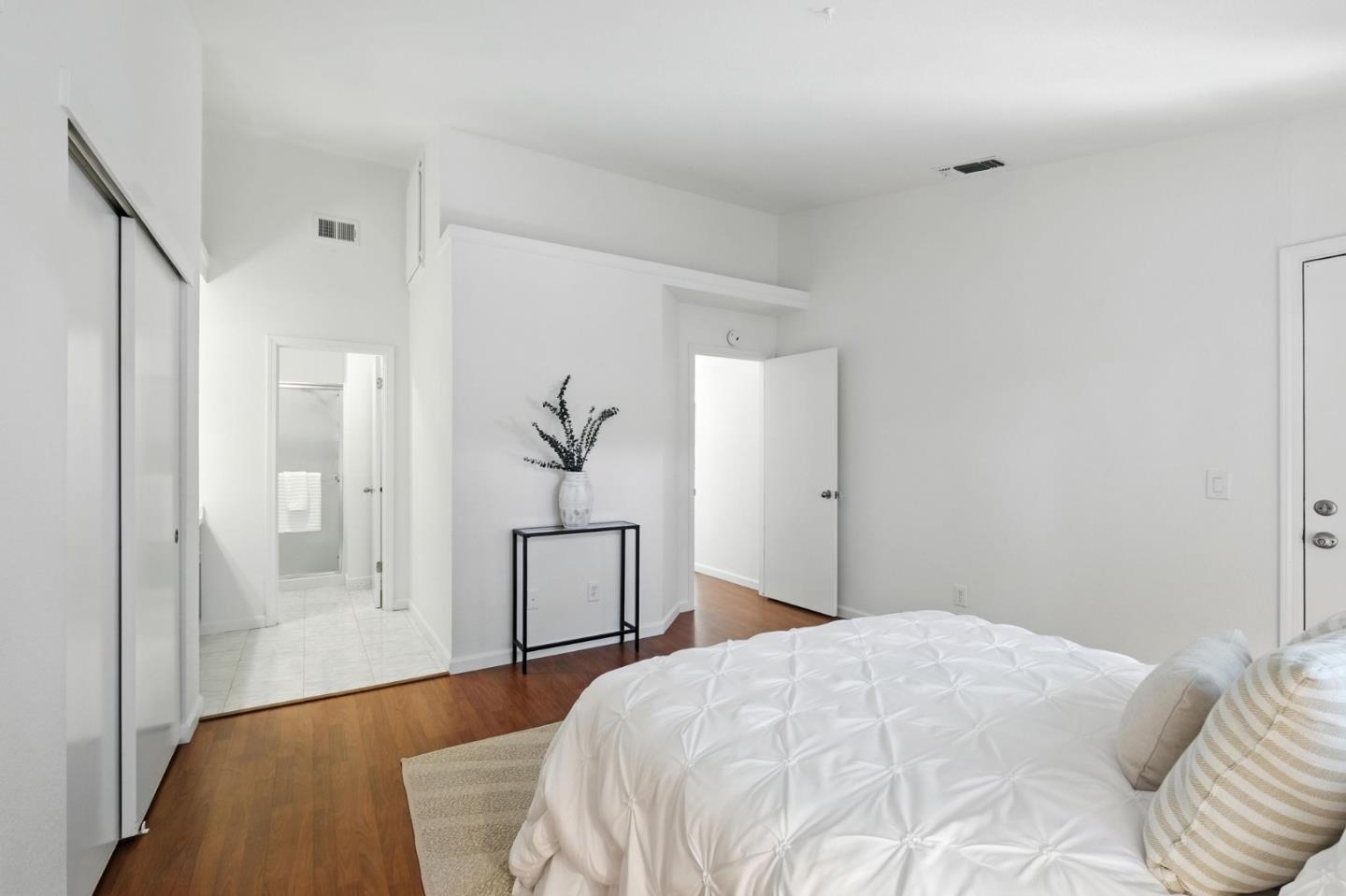 Detail Gallery Image 21 of 29 For 9345 Ivydale Cir, Elk Grove,  CA 95758 - 2 Beds | 2 Baths