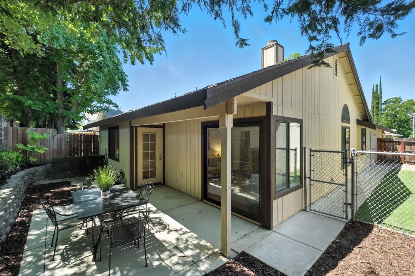 Detail Gallery Image 29 of 29 For 9345 Ivydale Cir, Elk Grove,  CA 95758 - 2 Beds | 2 Baths