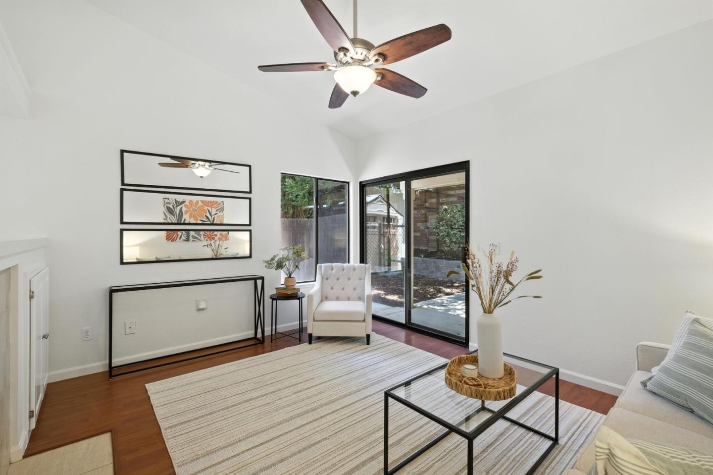 Detail Gallery Image 4 of 29 For 9345 Ivydale Cir, Elk Grove,  CA 95758 - 2 Beds | 2 Baths