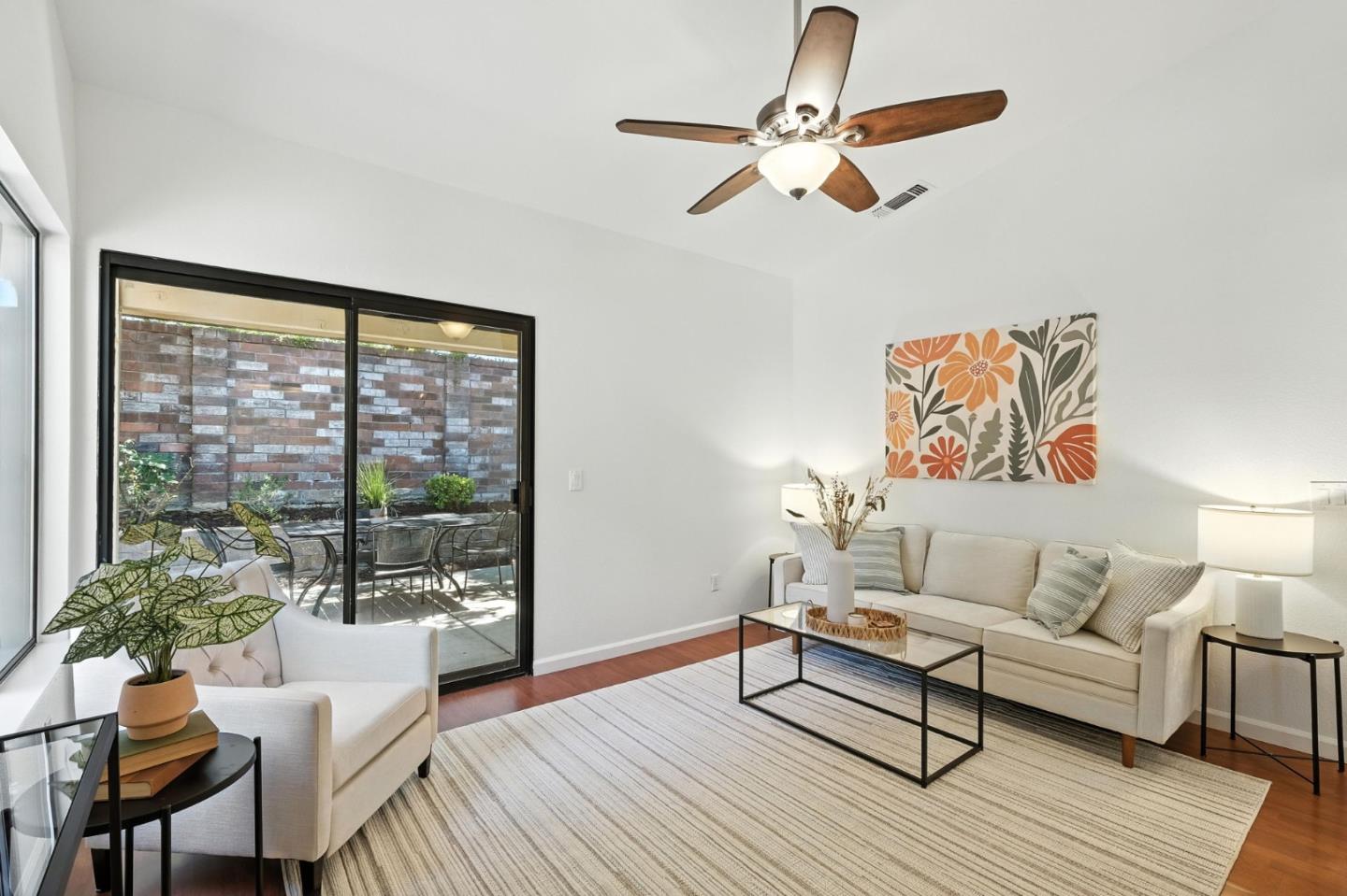 Detail Gallery Image 5 of 29 For 9345 Ivydale Cir, Elk Grove,  CA 95758 - 2 Beds | 2 Baths
