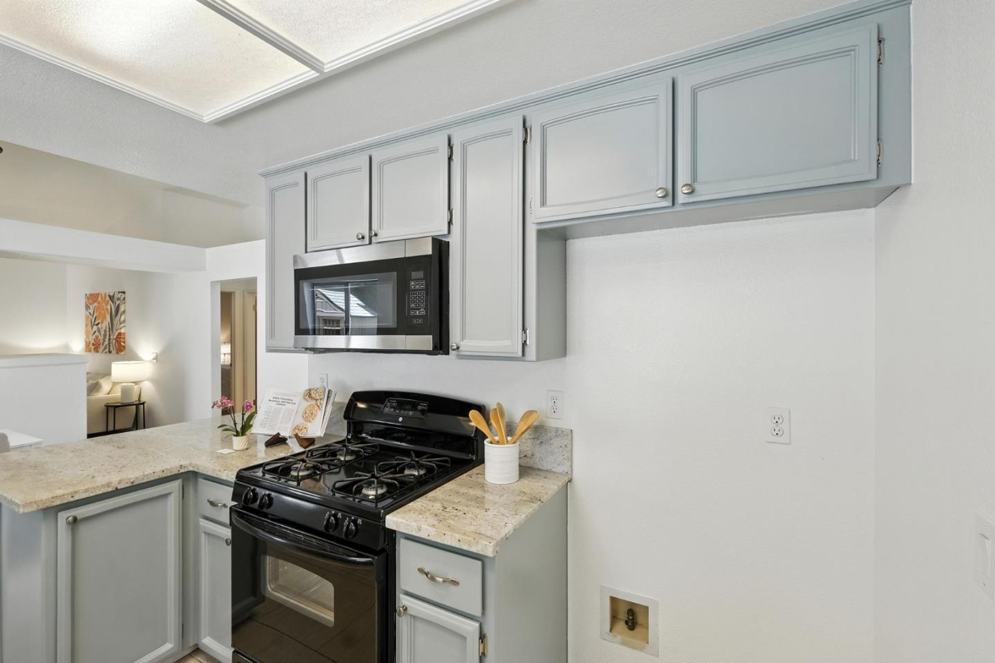 Detail Gallery Image 8 of 29 For 9345 Ivydale Cir, Elk Grove,  CA 95758 - 2 Beds | 2 Baths