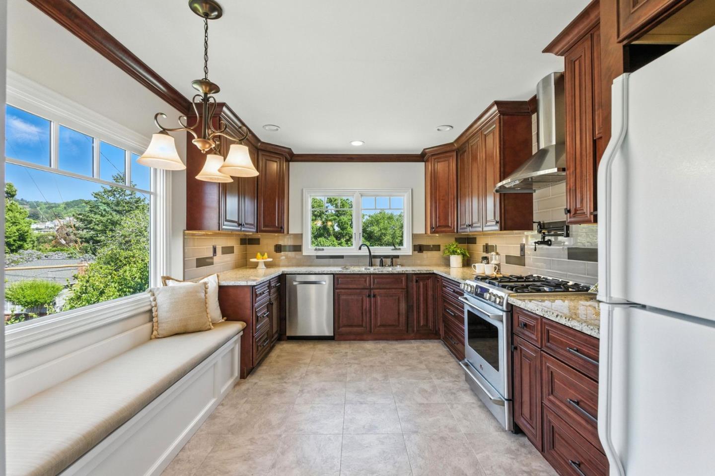 Detail Gallery Image 9 of 44 For 56 Selkirk St, Oakland,  CA 94619 - 3 Beds | 2 Baths