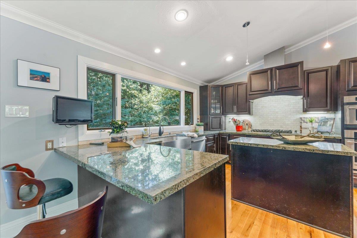 Detail Gallery Image 10 of 36 For 135 Sugar Valley Rd, Scotts Valley,  CA 95066 - 3 Beds | 2 Baths