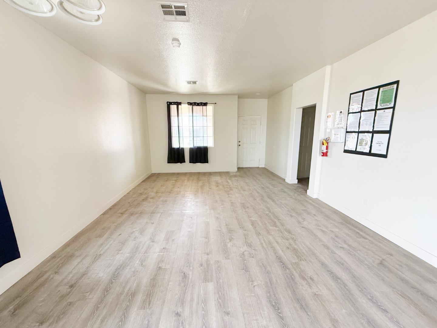 Detail Gallery Image 6 of 12 For 1112 Cedar Ct, Brawley,  CA 92227 - 4 Beds | 3 Baths