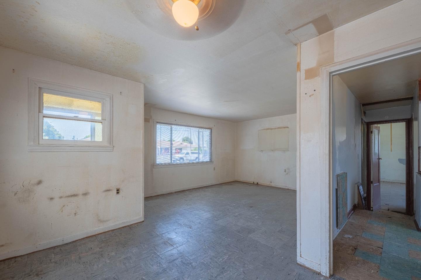 Detail Gallery Image 10 of 32 For 31 Riker St, Salinas,  CA 93901 - 2 Beds | 1 Baths