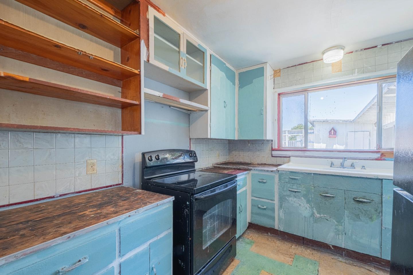 Detail Gallery Image 12 of 32 For 31 Riker St, Salinas,  CA 93901 - 2 Beds | 1 Baths