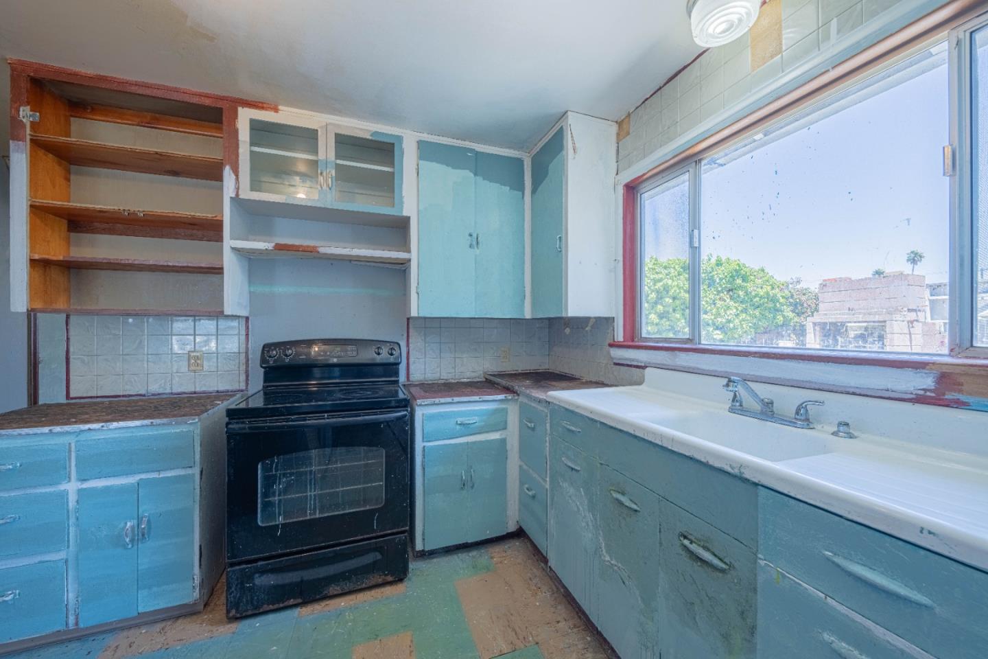Detail Gallery Image 13 of 32 For 31 Riker St, Salinas,  CA 93901 - 2 Beds | 1 Baths