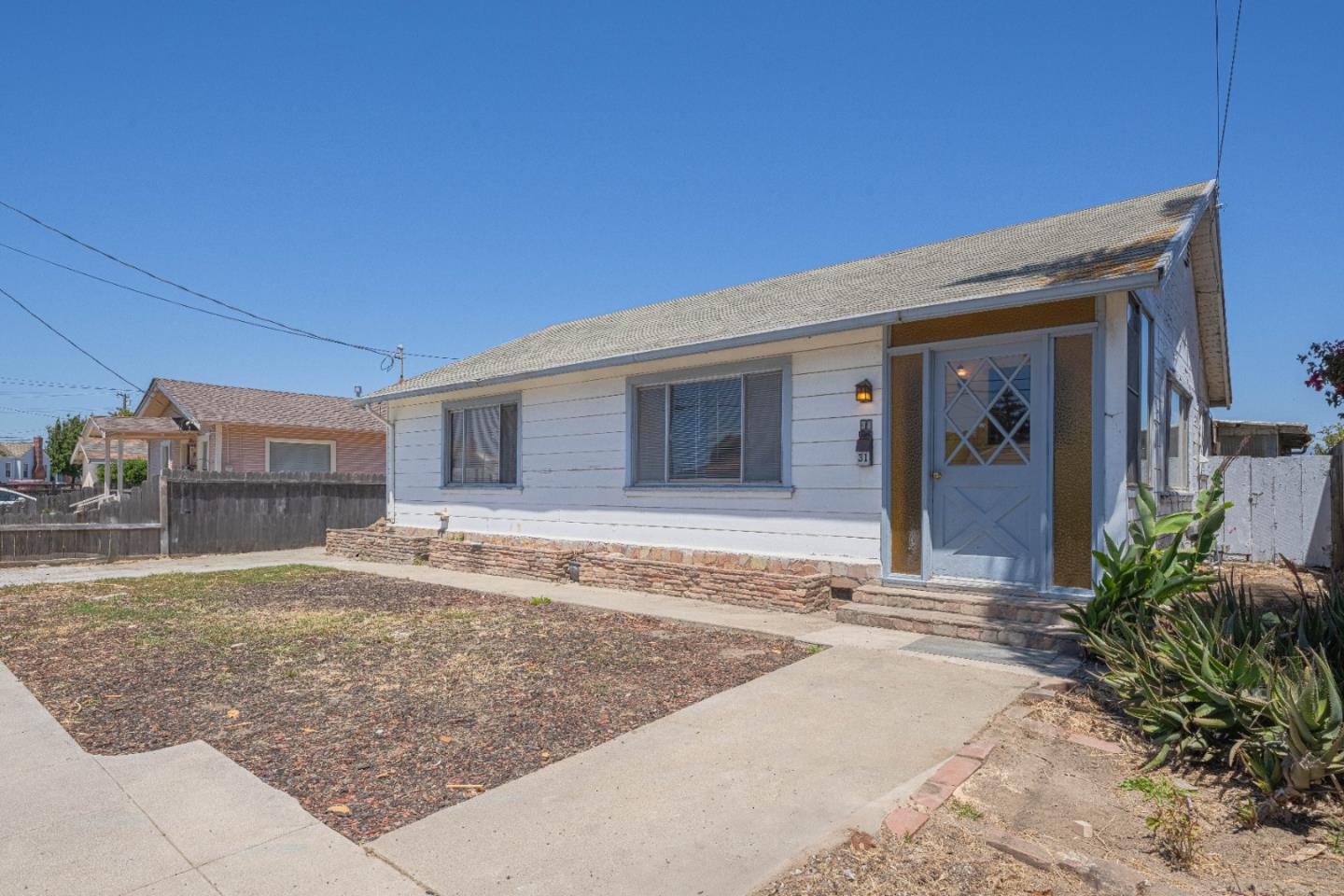 Detail Gallery Image 2 of 32 For 31 Riker St, Salinas,  CA 93901 - 2 Beds | 1 Baths
